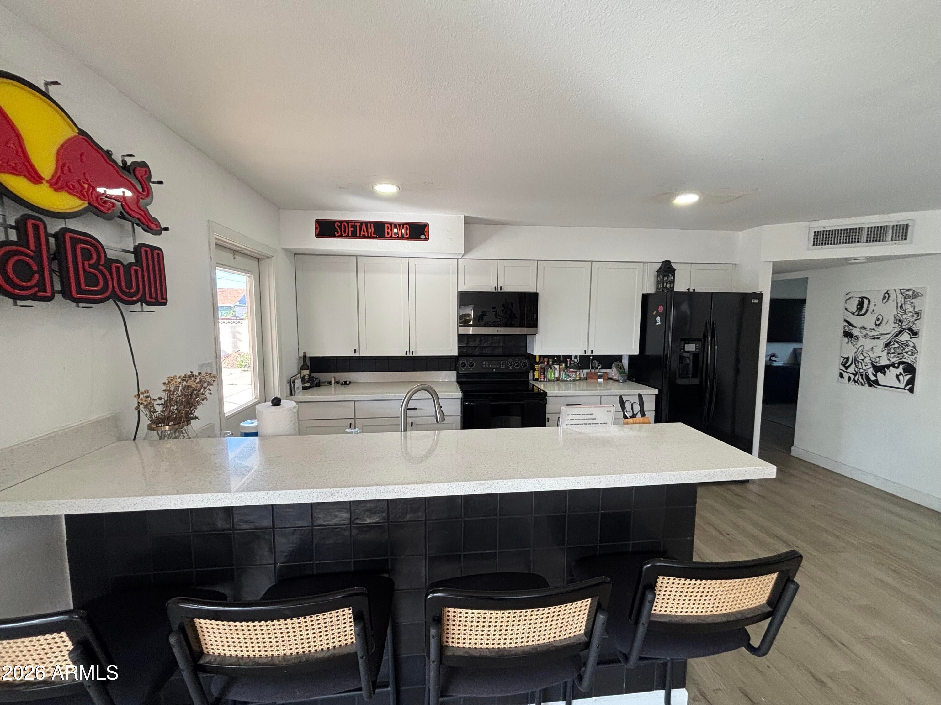 527 E HERMOSA Drive