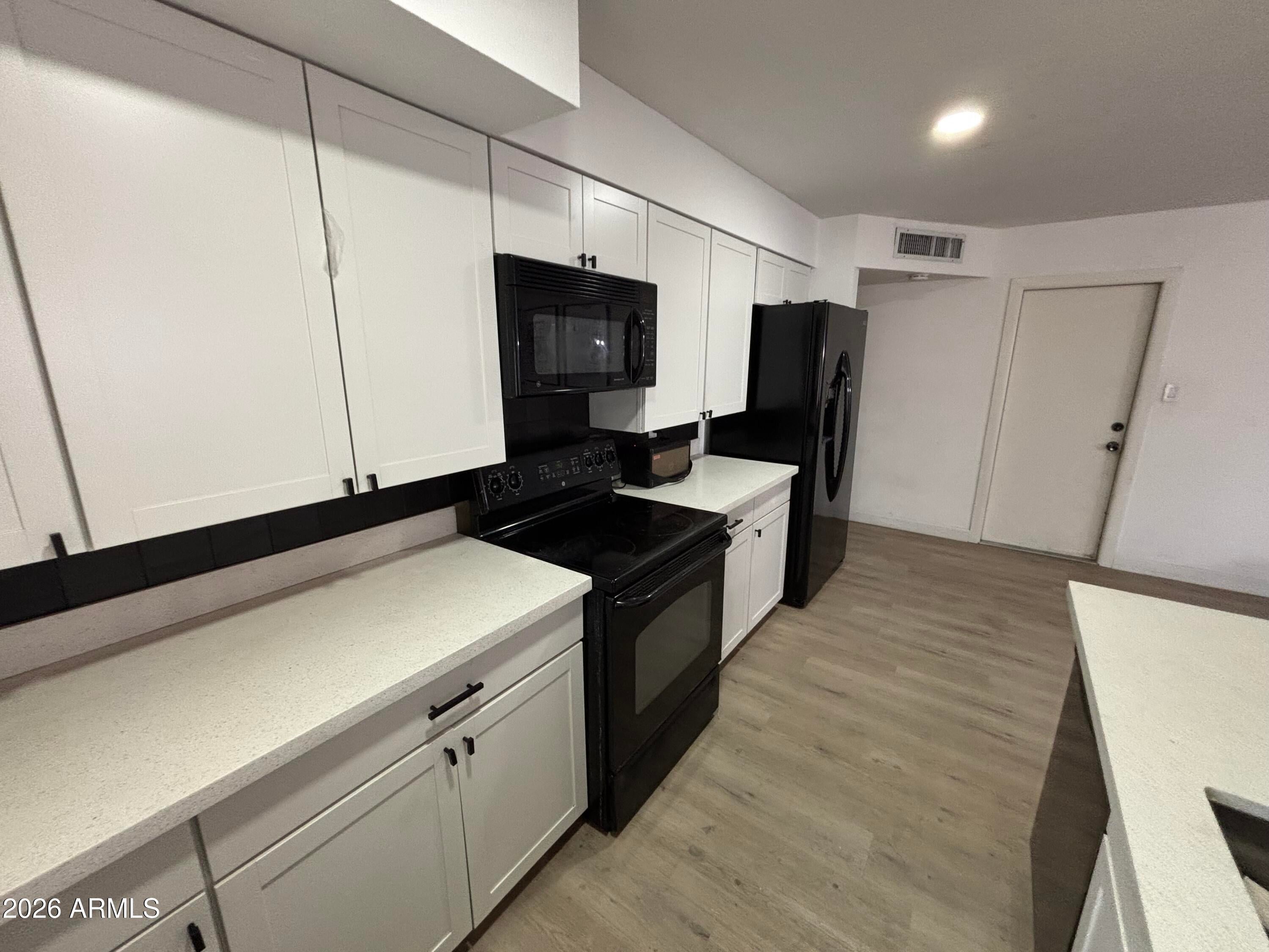 527 E HERMOSA Drive