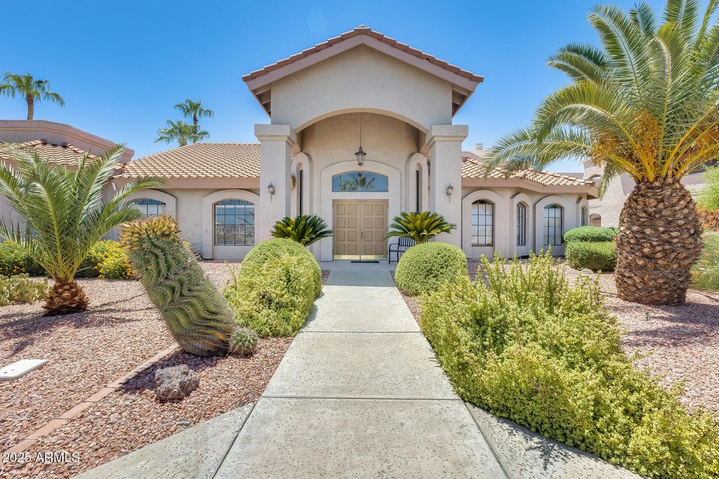 Photo of 9151 W Greenway Road #111, Peoria, AZ 85381 (MLS # 6962812)
