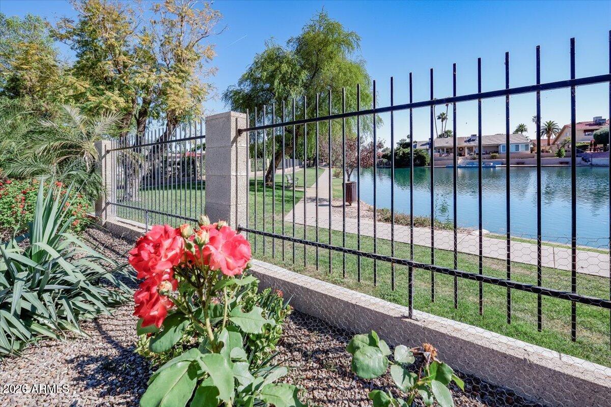 2533 W LAGUNA AZUL Avenue