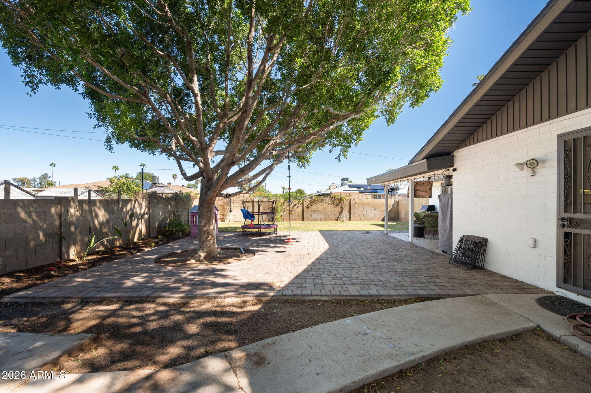 2448 E FAIRMONT Drive