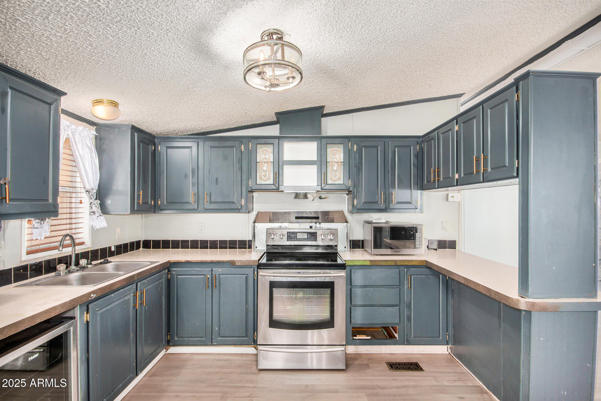 1110 W Kachina Trail