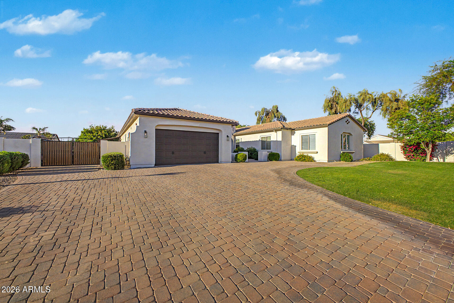 8406 W LOUISE Court
