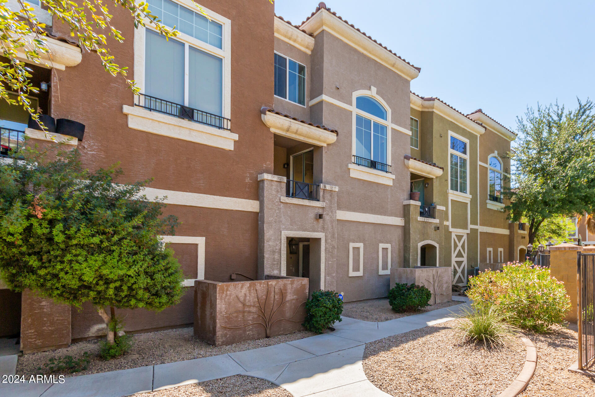 View Phoenix, AZ 85015 townhome