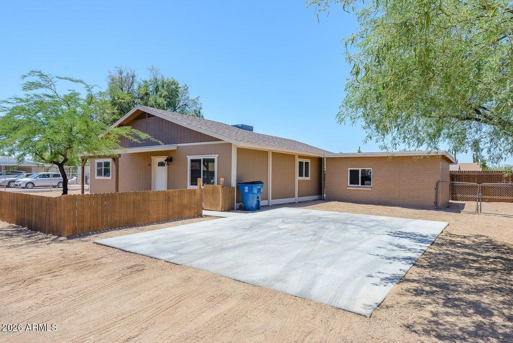 Photo of 324 S Ocotillo Drive, Apache Junction, AZ 85120 (MLS # 6992628)