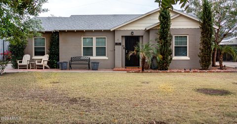 Photo of 521 W Wilshire Drive, Phoenix, AZ 85003 (MLS # 6984669)