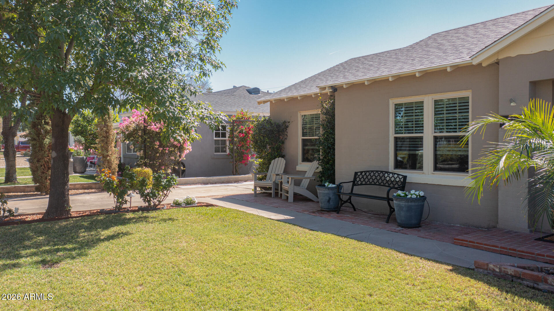 521 W WILSHIRE Drive