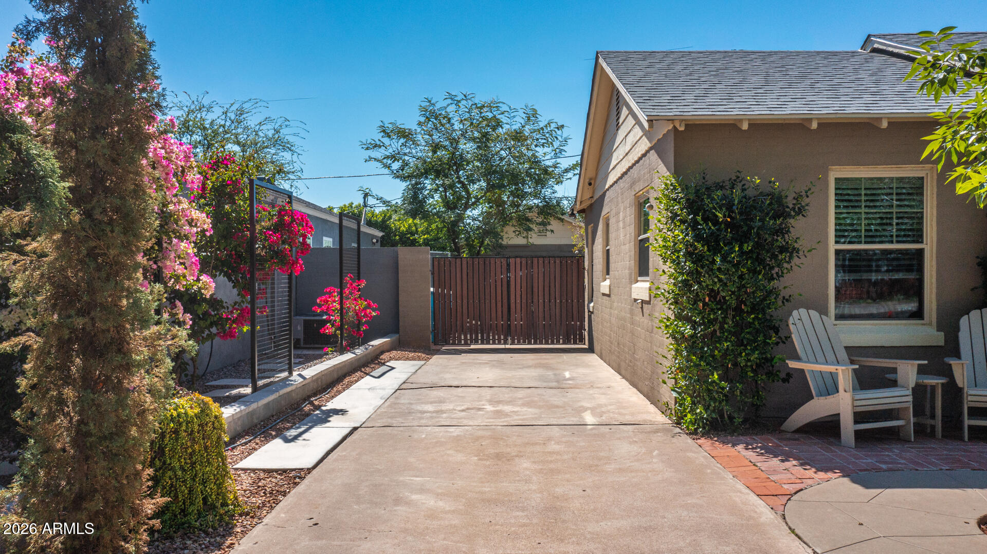 521 W WILSHIRE Drive