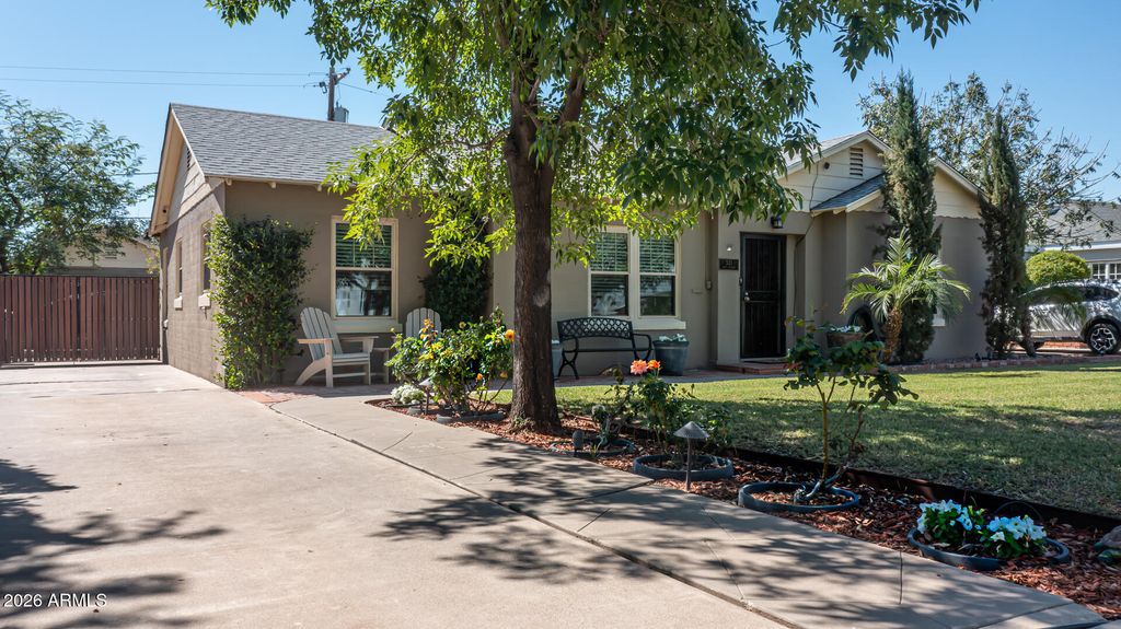 Photo of 521 W Wilshire Drive, Phoenix, AZ 85003 (MLS # 6984669)