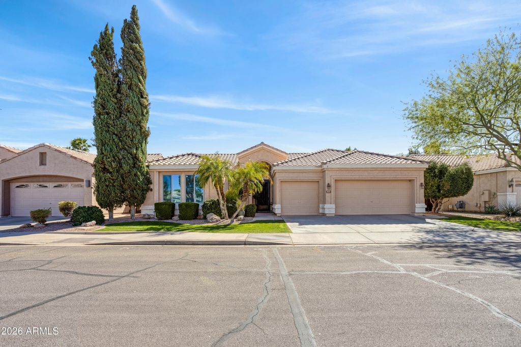 Photo of 1847 W Bluebird Drive, Chandler, AZ 85286 (MLS # 6994220)