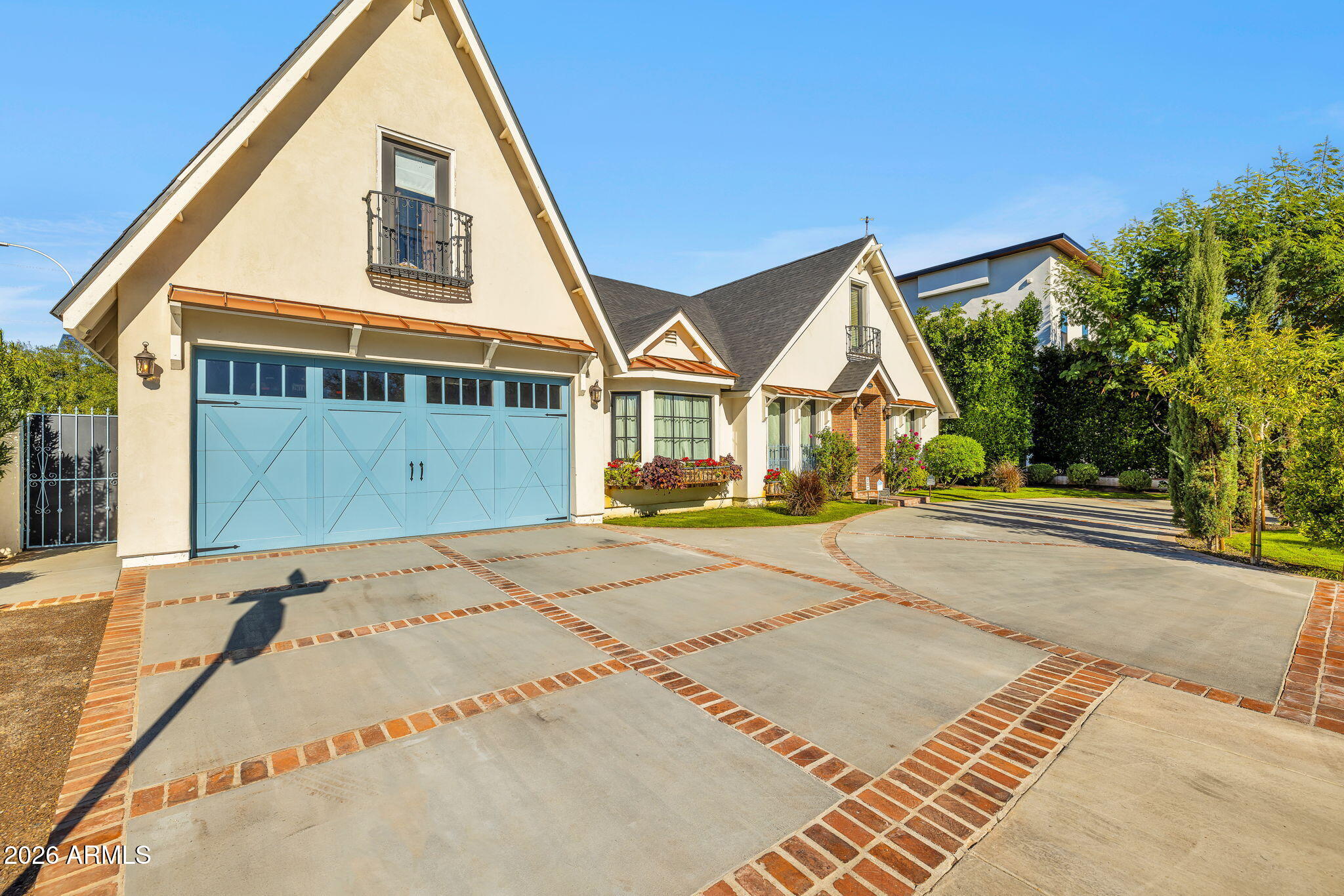 4402 E TURNEY Avenue