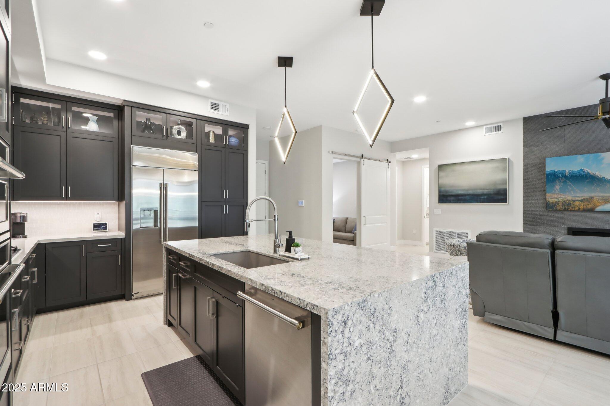 5250 E DEER VALLEY Drive 247