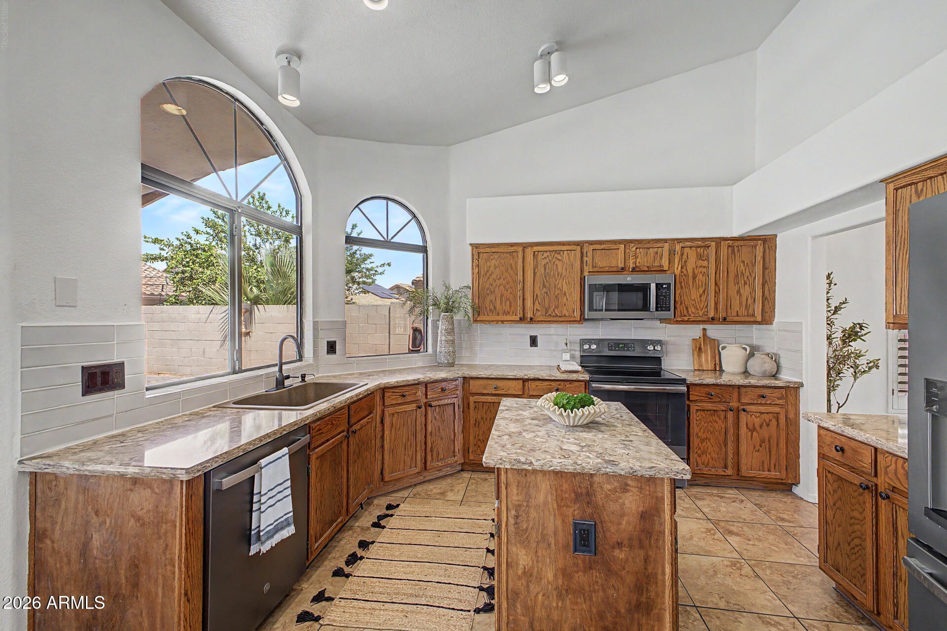 233 N Cottonwood Drive