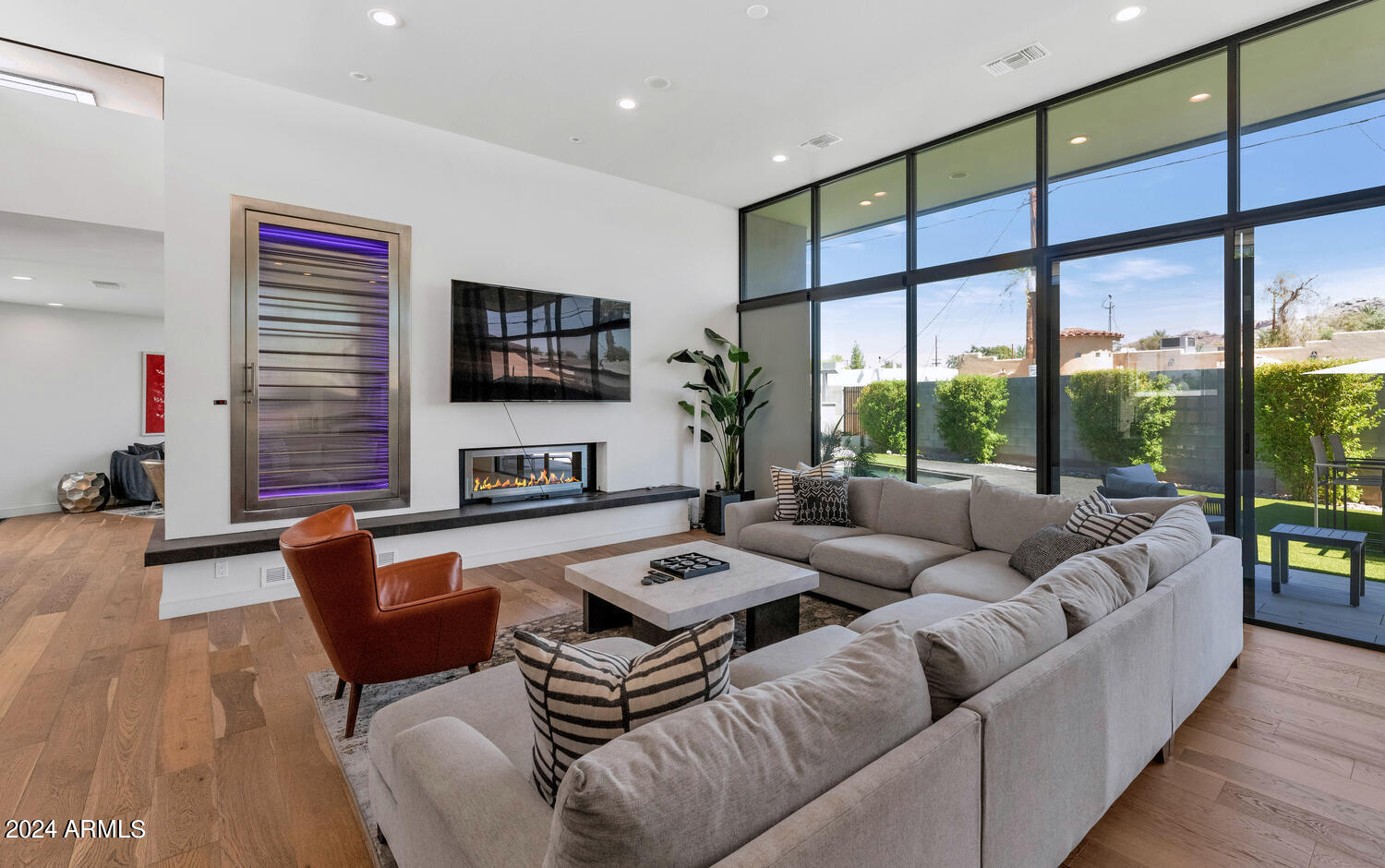 4602 E GLENROSA Avenue