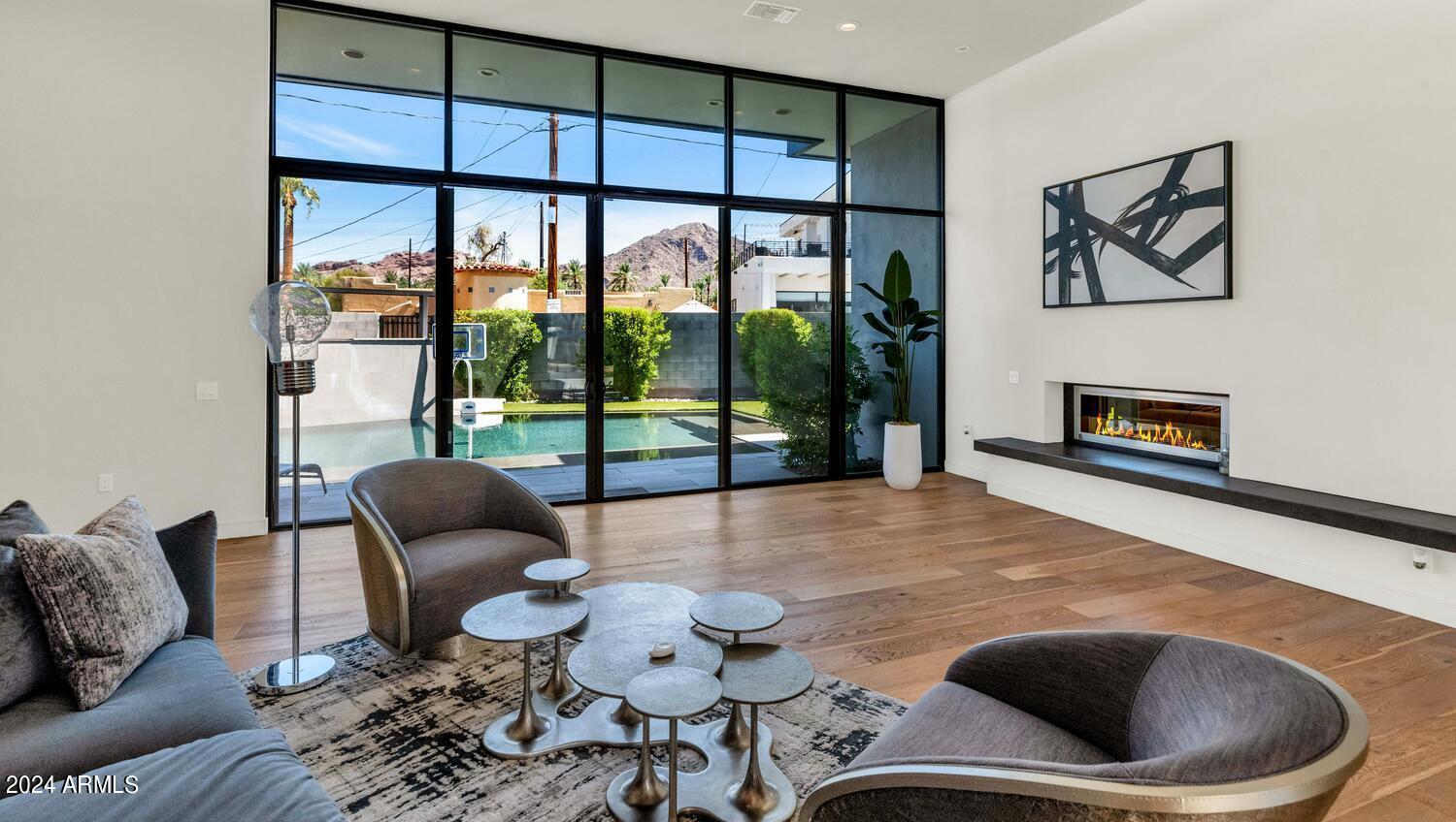 4602 E GLENROSA Avenue