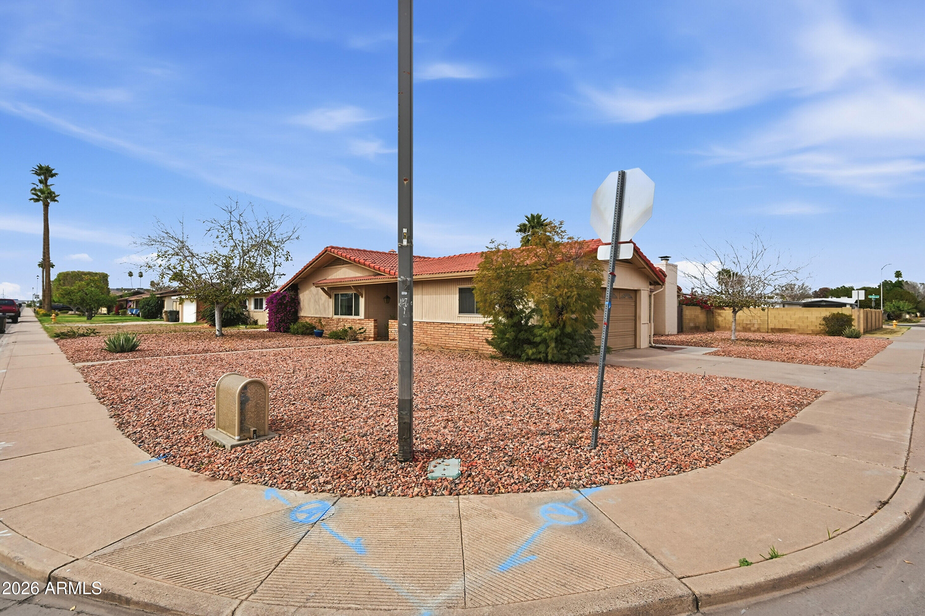 242 E LA CANADA Boulevard