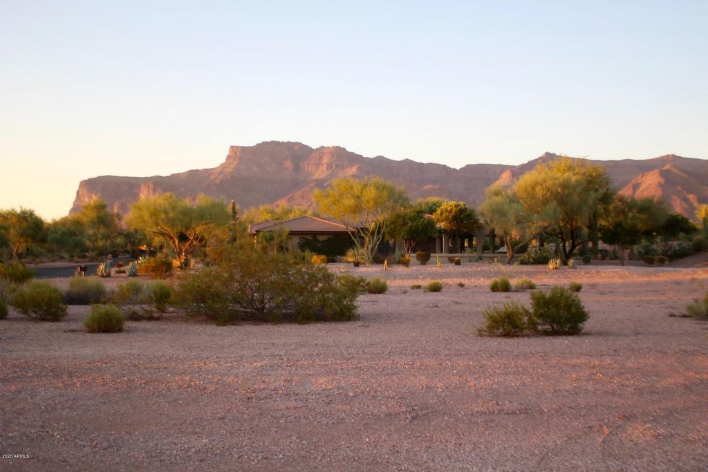Photo of 3873 S Gambel Quail Way #14, Gold Canyon, AZ 85118 (MLS # 6116512)