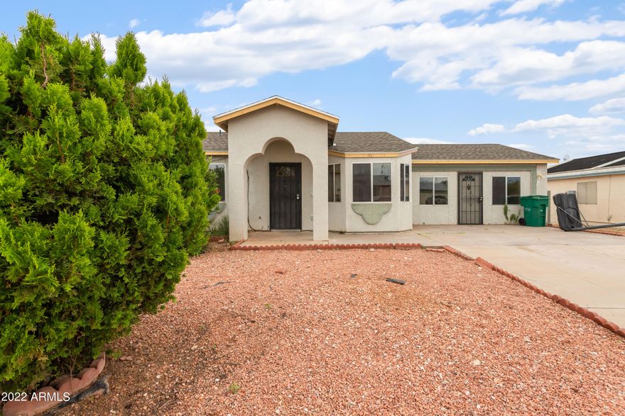 Don't miss out on this super cute home! This 3 bedroom 1 bathroom home in Seminole Winds Subdivision won't last long! Garage has been converted to be a super spacious primary bedroom. Brand new roof just done! Minutes from Ft Huachuca!