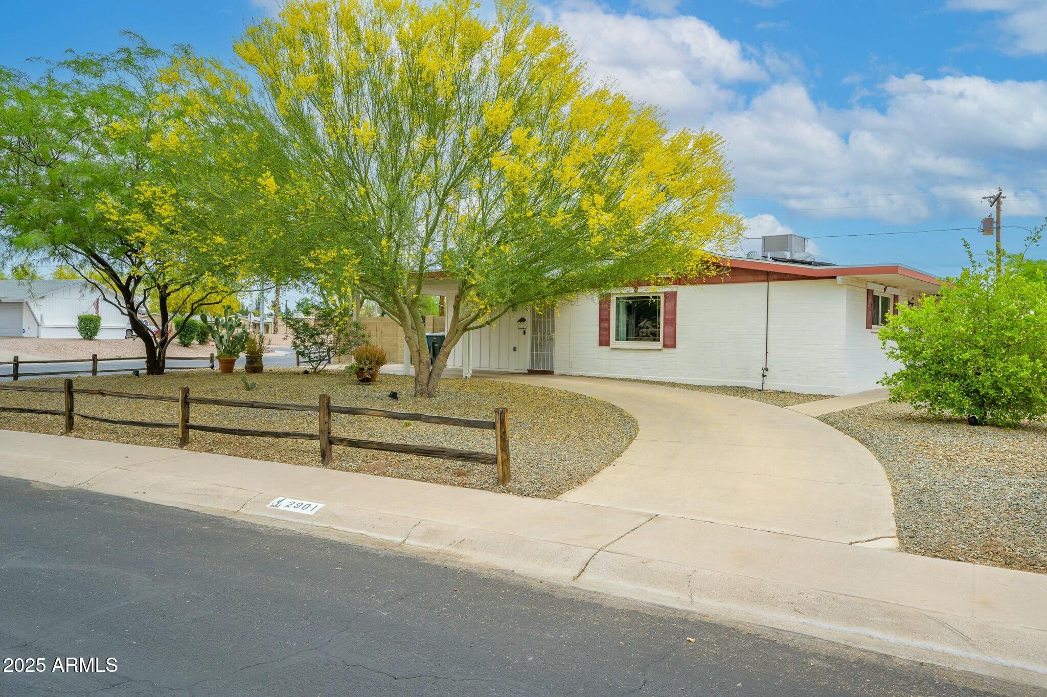 2901 W MANDALAY Lane
