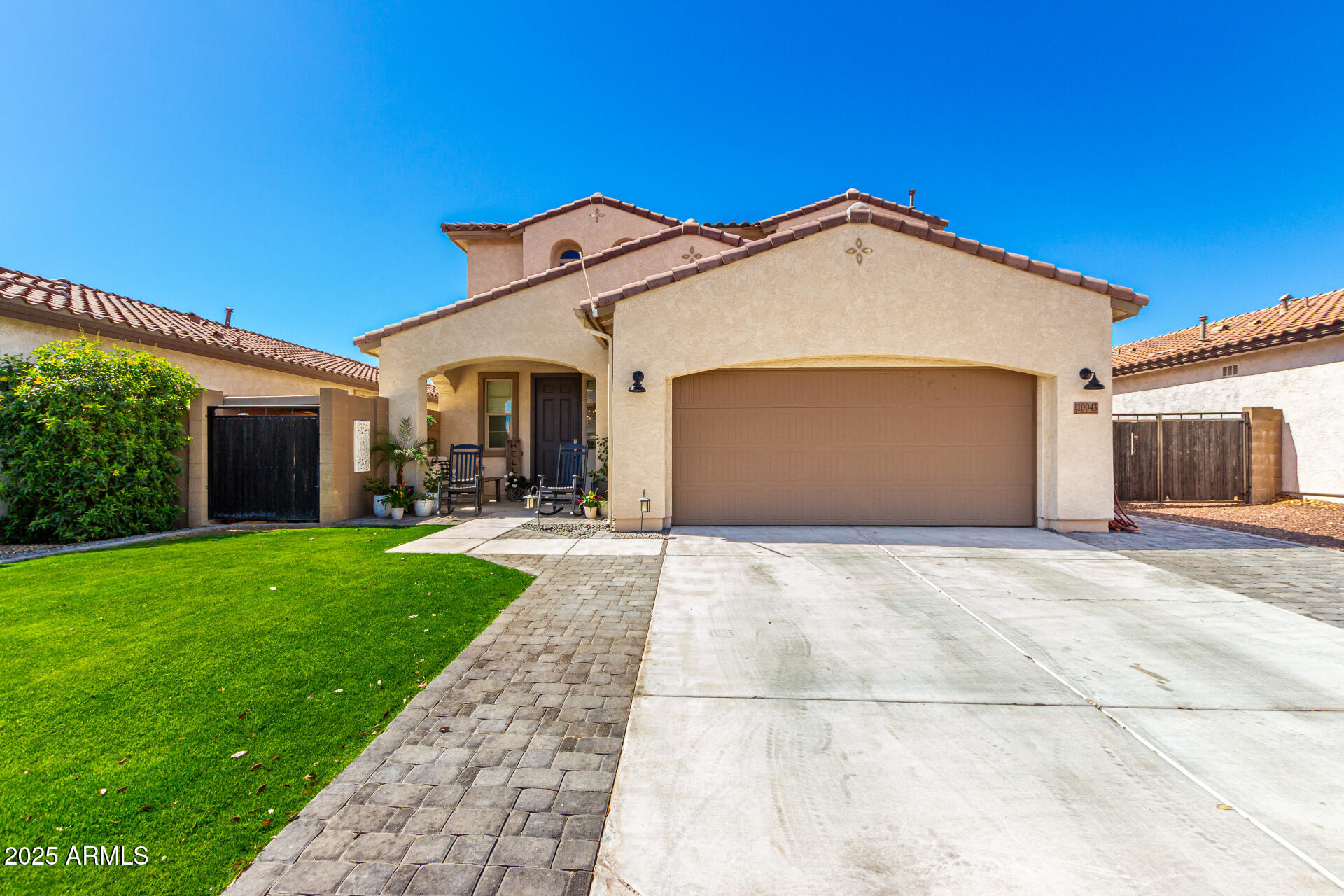 10043 W FOOTHILL Drive