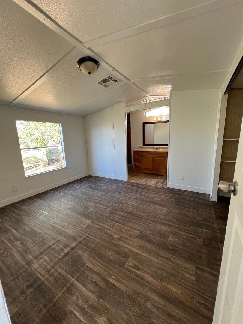 5811 N Fuchsia Street