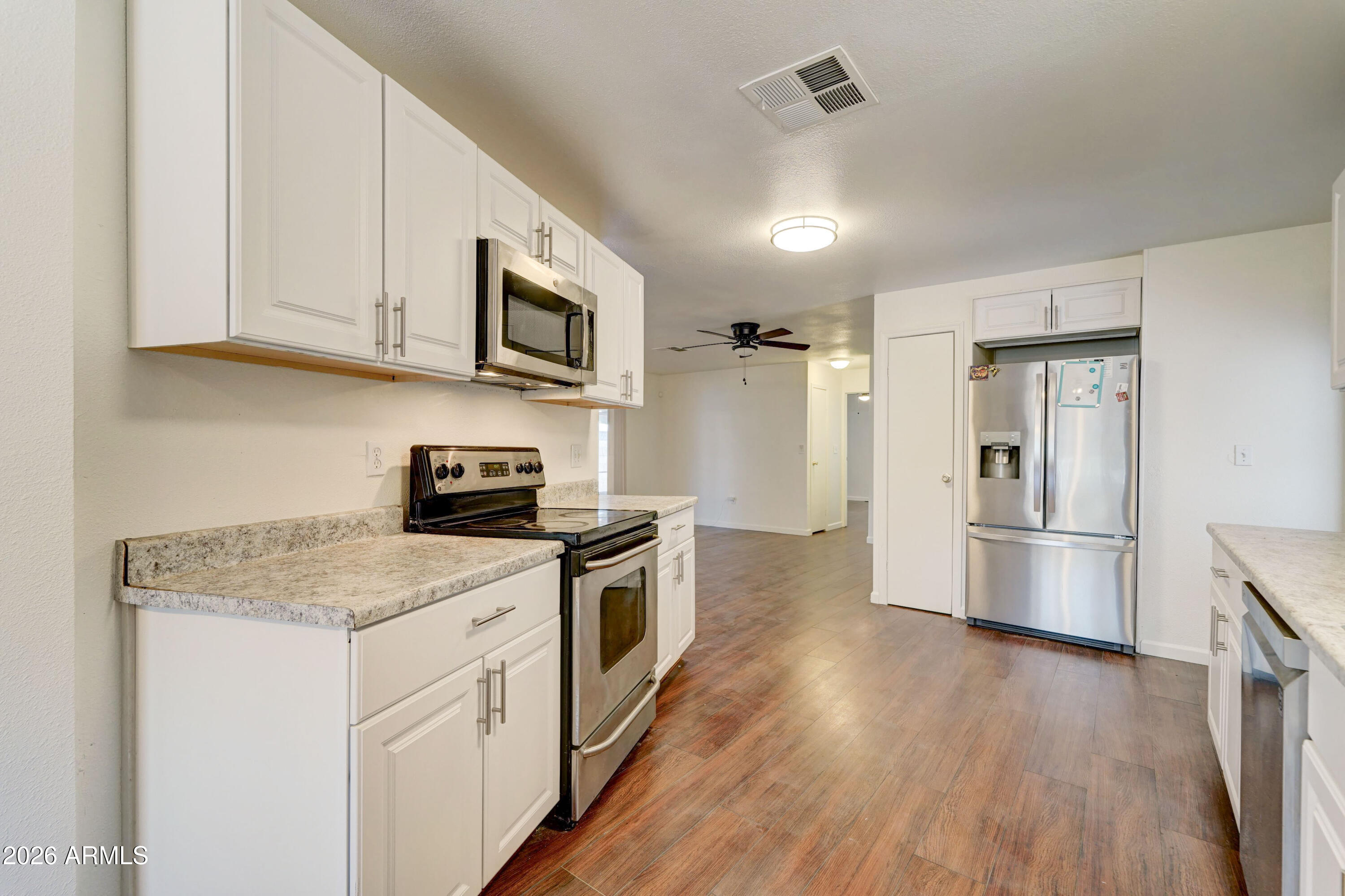 3448 E BEVERLY Lane