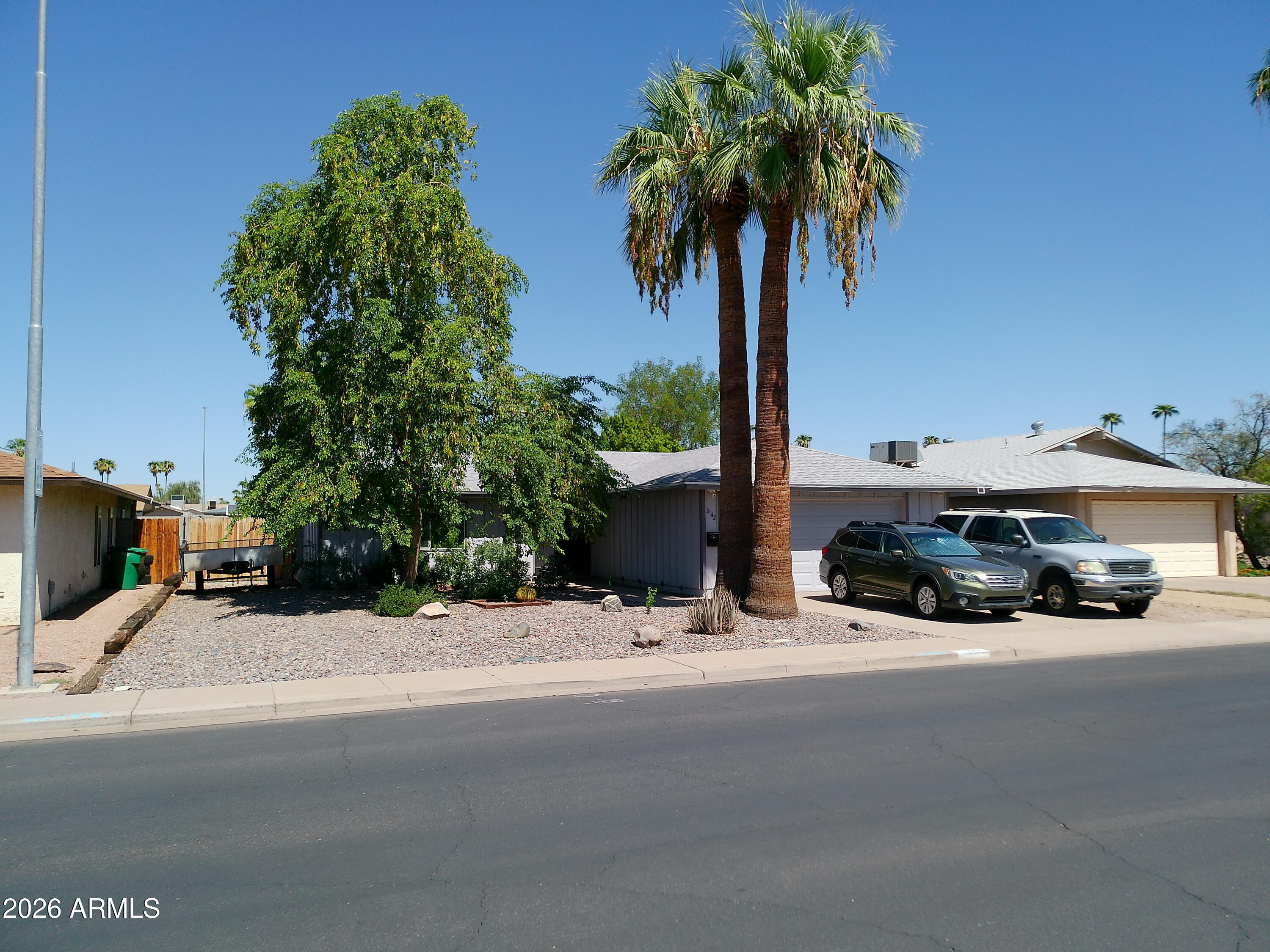 2142 W ENID Avenue