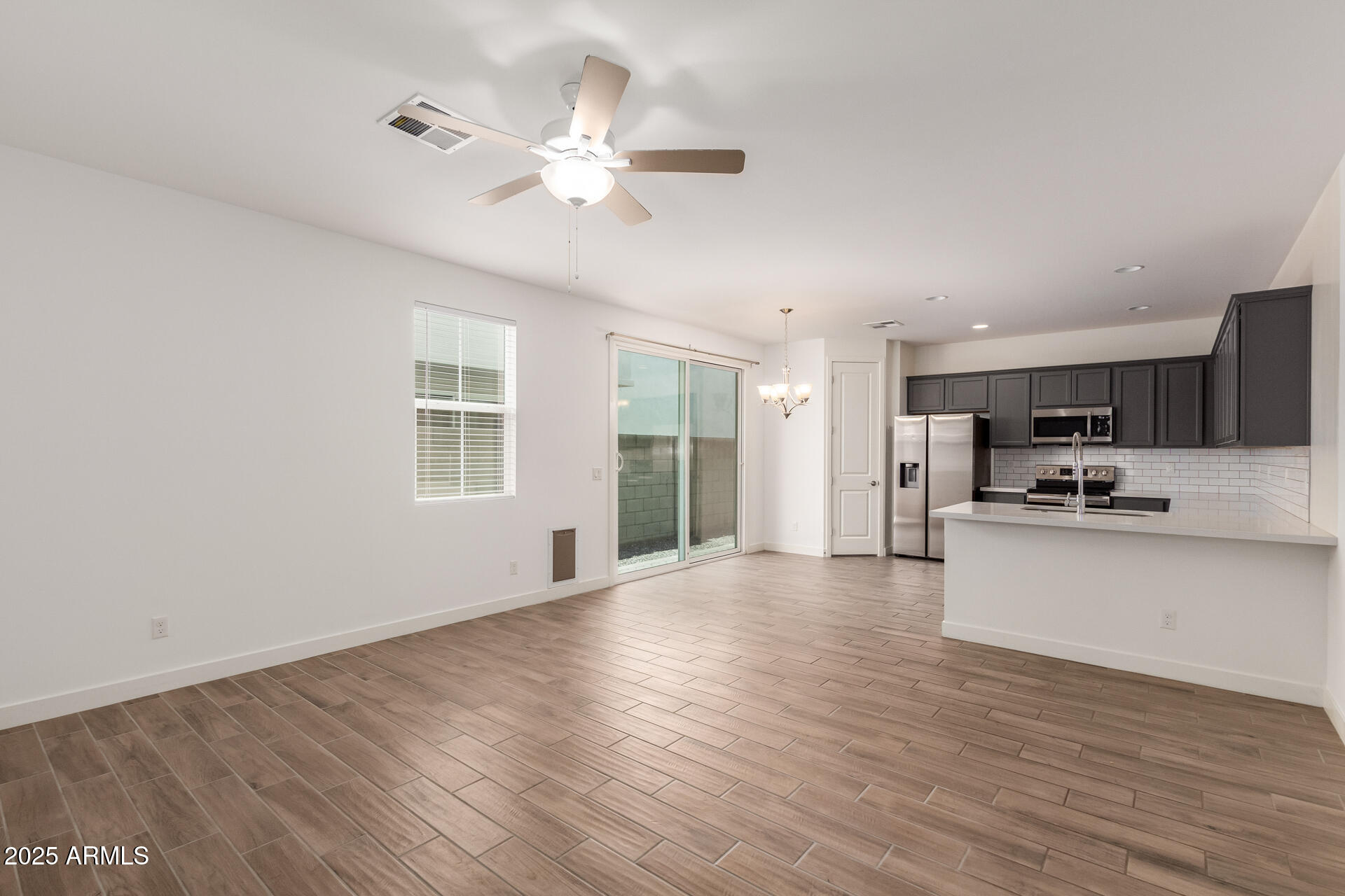 5552 S DILLON Circle