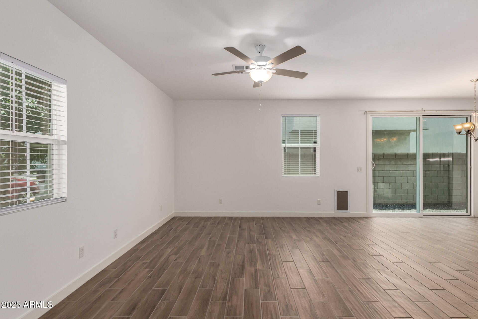 5552 S DILLON Circle