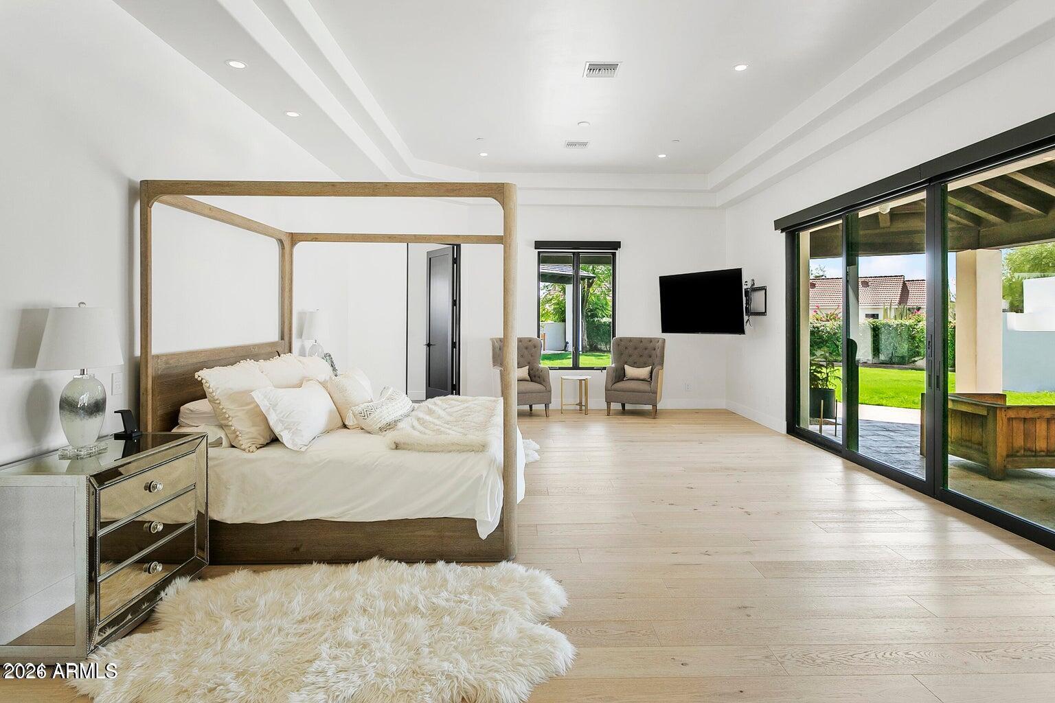 6718 E SAN JUAN Avenue