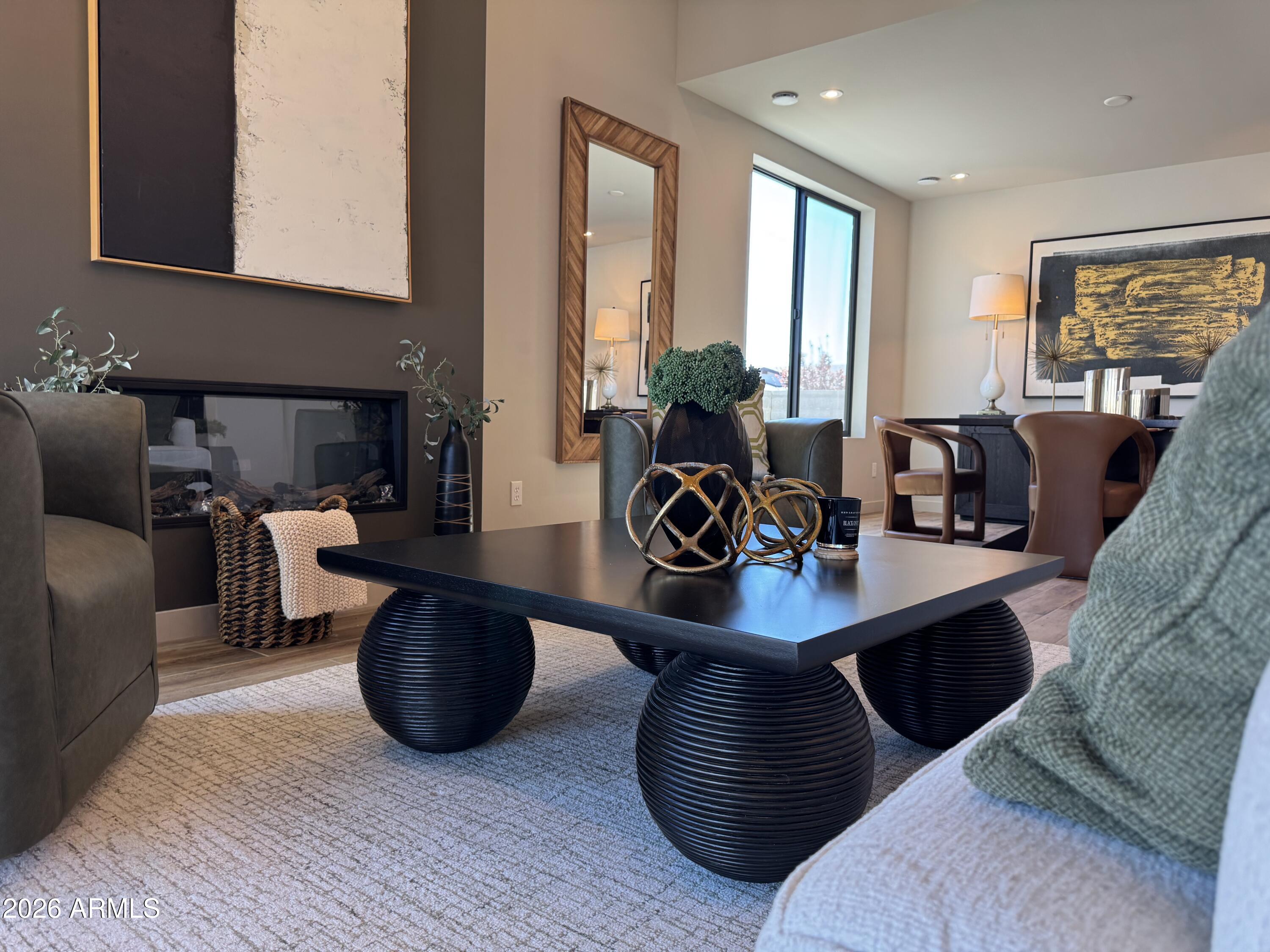 5083 N JEFFERS Avenue