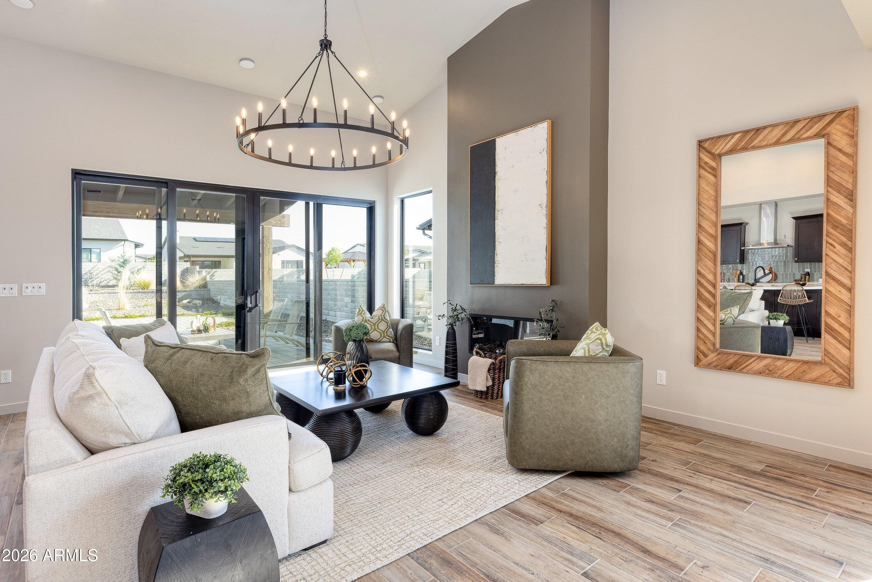 5083 N JEFFERS Avenue