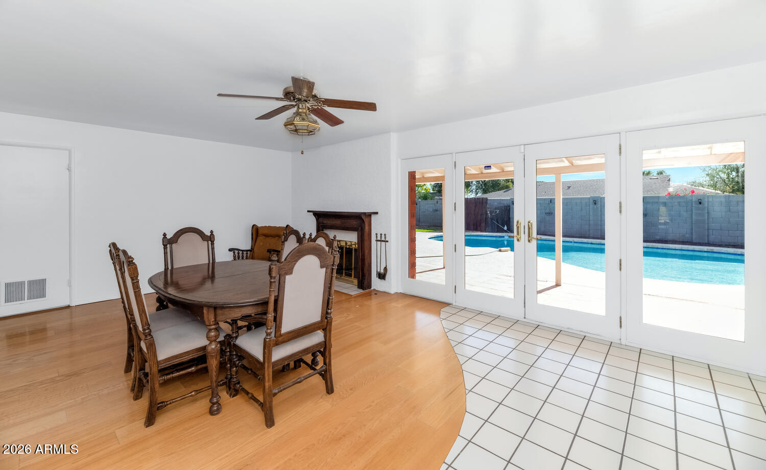 2039 W WINDSOR Avenue