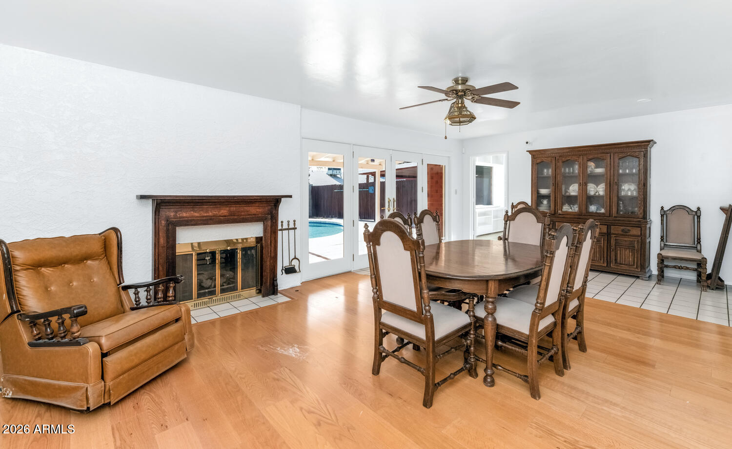 2039 W WINDSOR Avenue