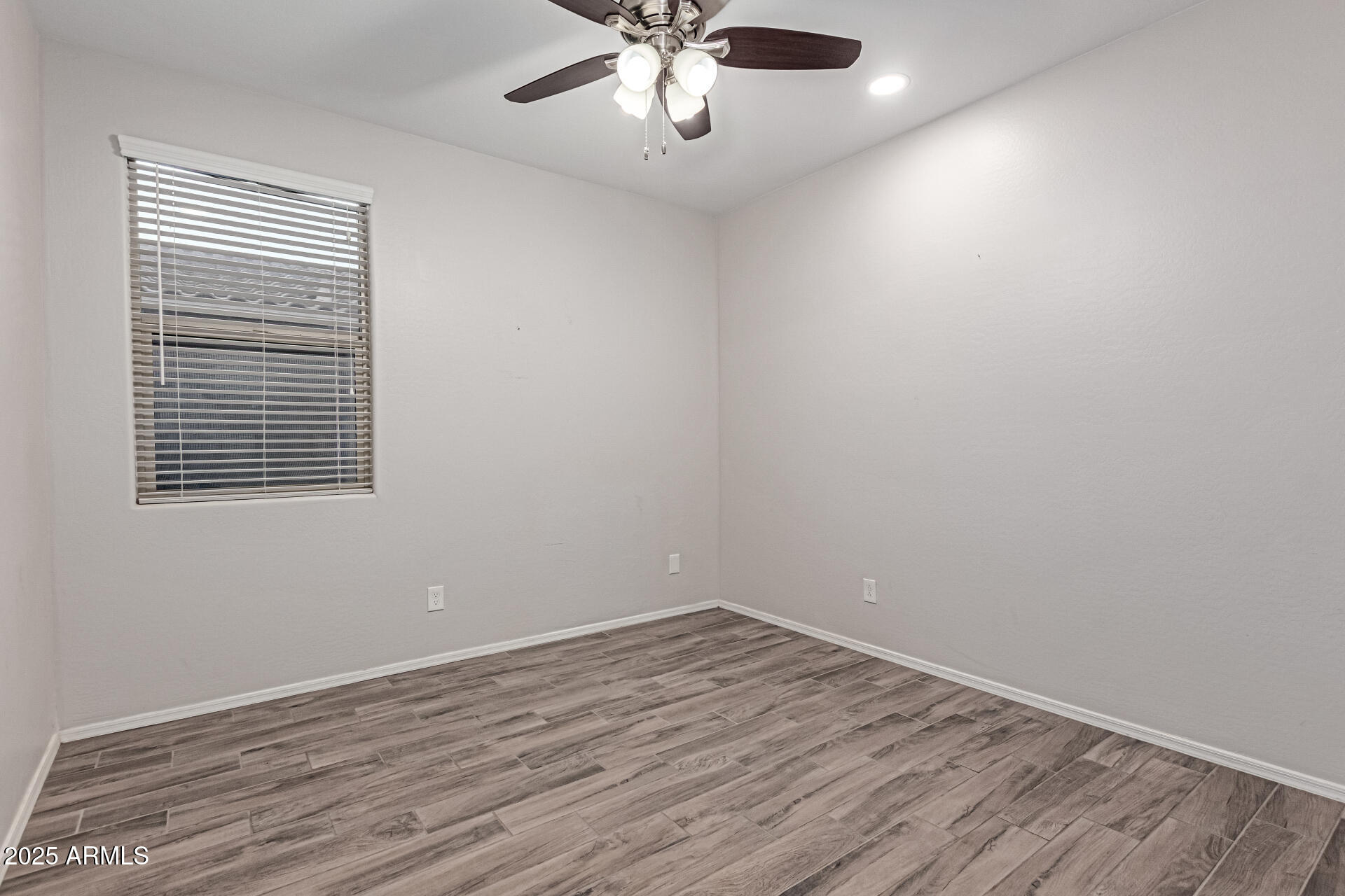 2116 W LARISSA Lane