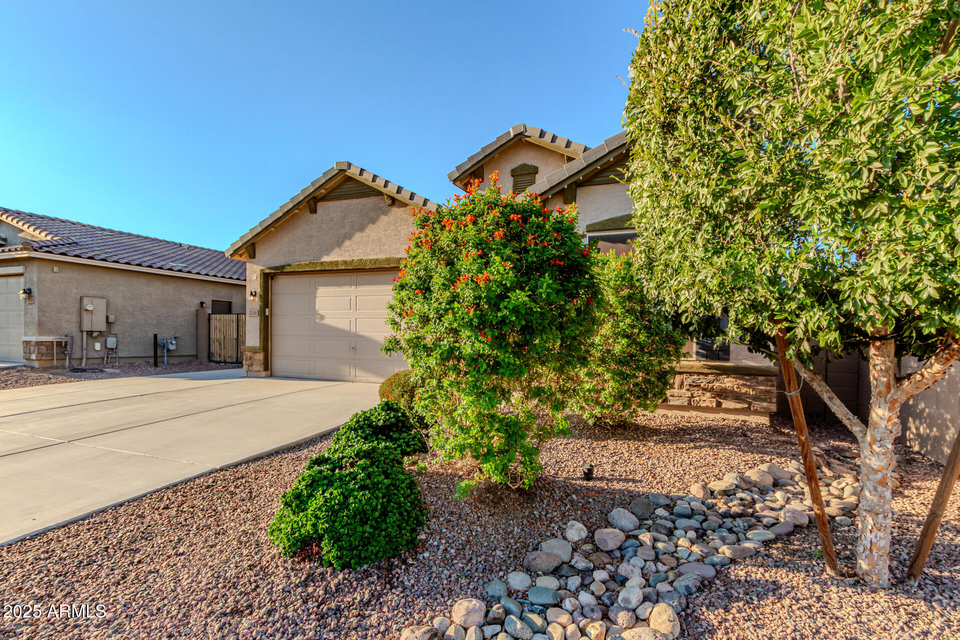 2116 W LARISSA Lane