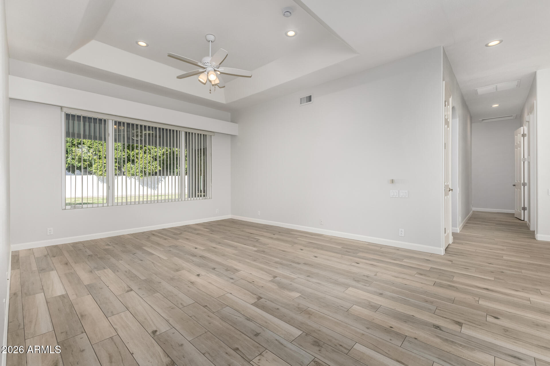 1912 E SCHOONER Court