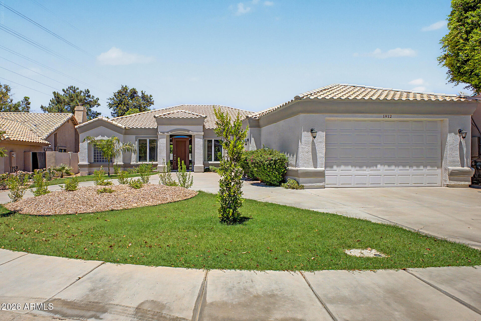 1912 E SCHOONER Court