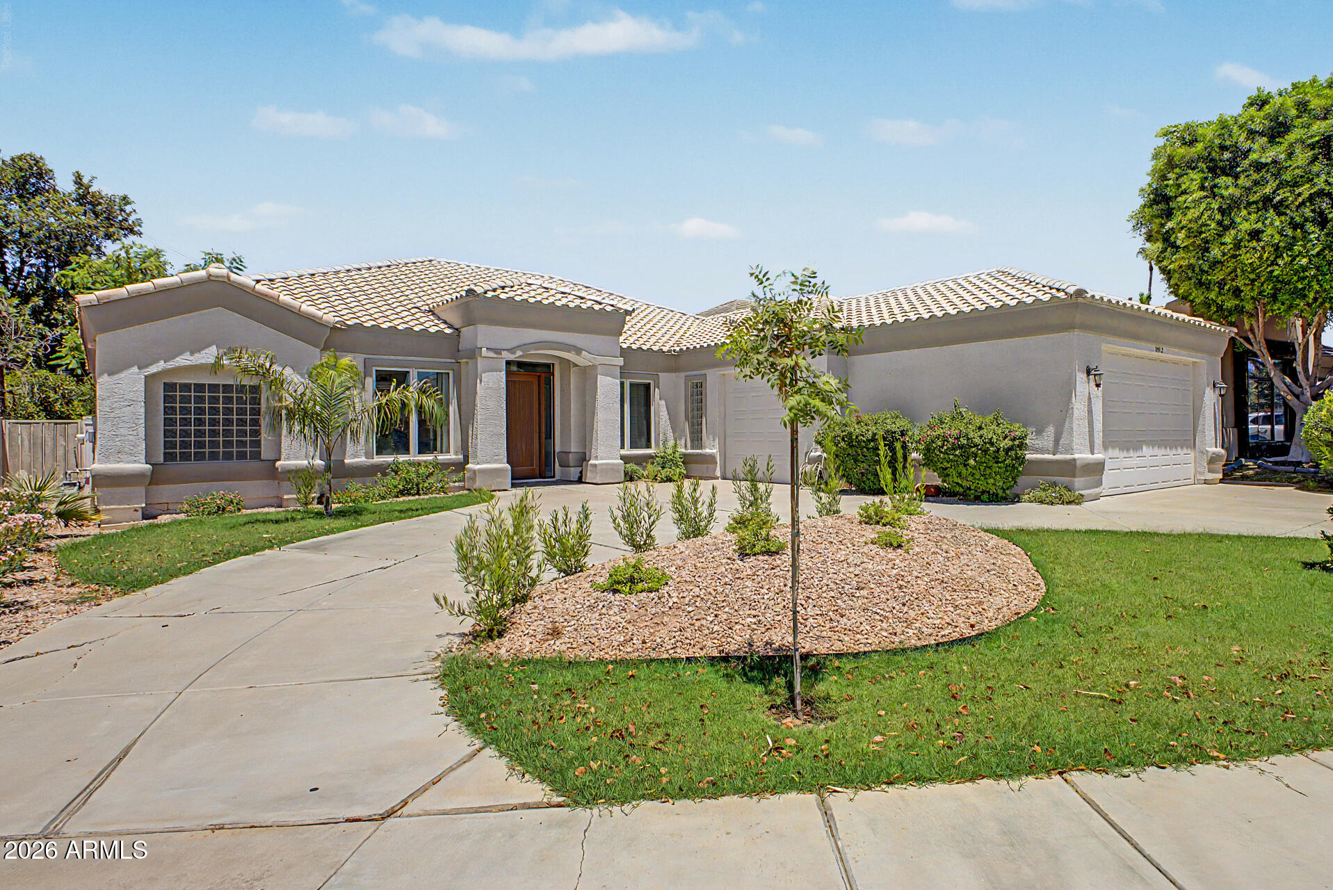 1912 E SCHOONER Court