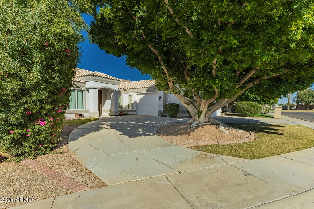 Photo of 1912 E Schooner Court, Gilbert, AZ 85234 (MLS # 6989815)