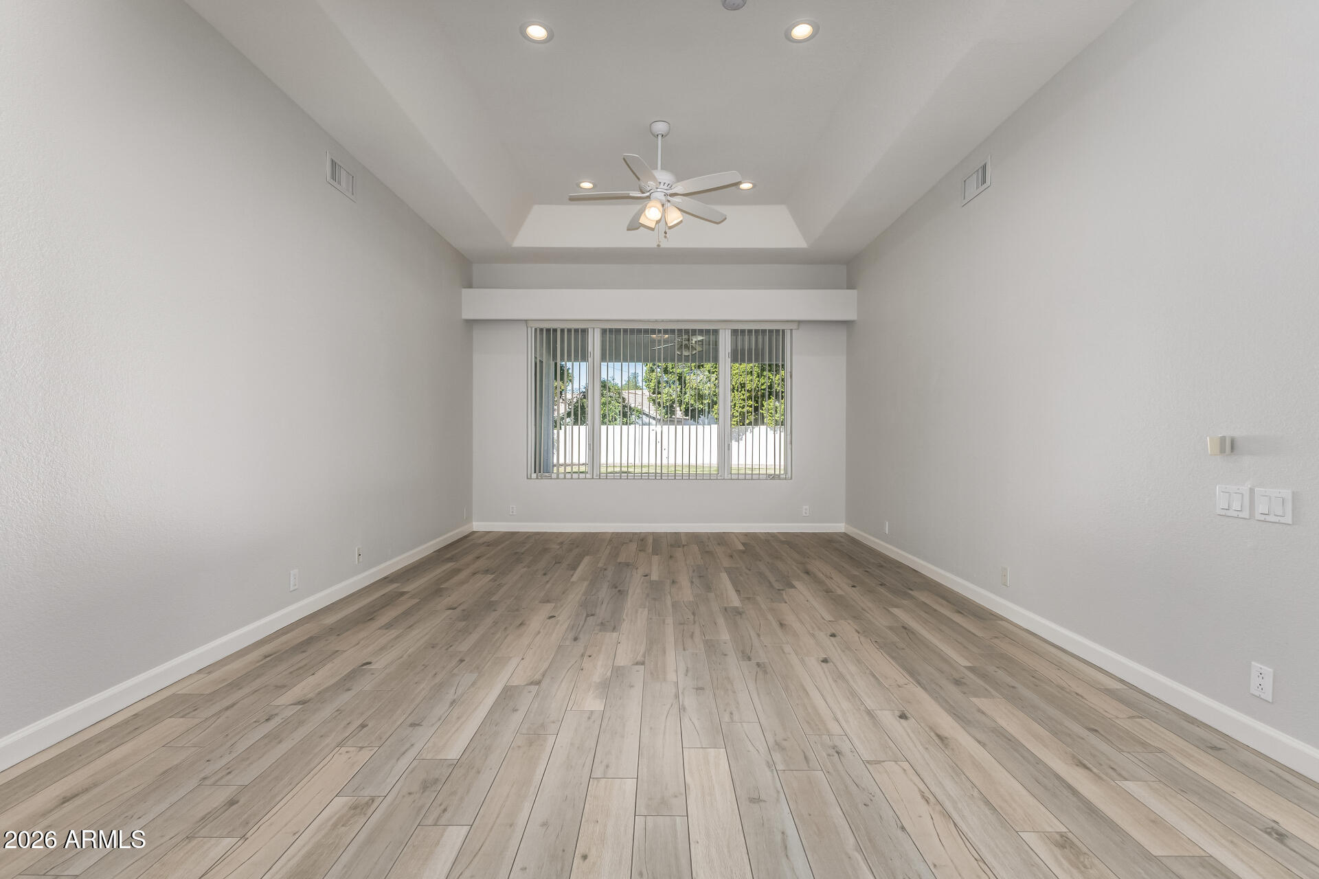 1912 E SCHOONER Court