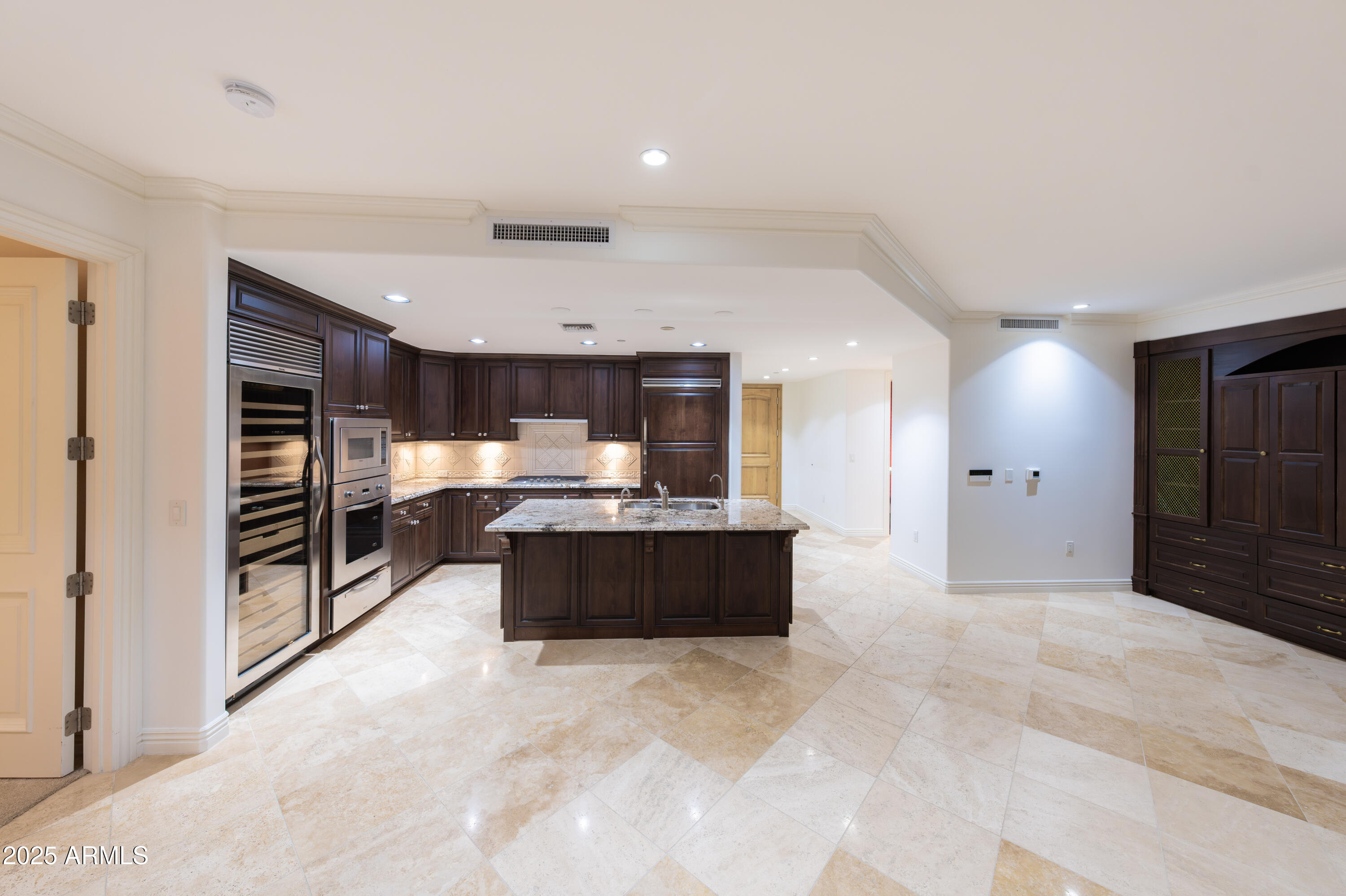 7175 E Camelback Road 902