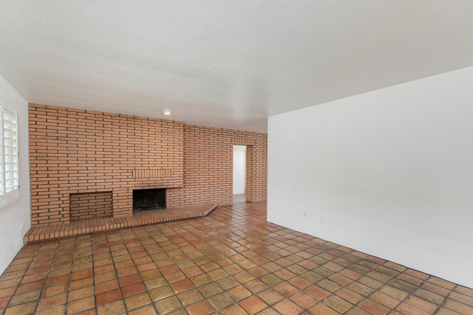 2917 E Mariposa Street