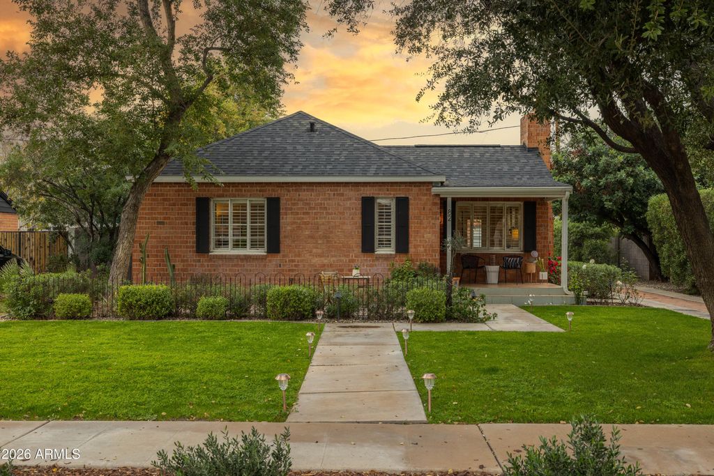 Photo of 82 W Windsor Avenue, Phoenix, AZ 85003 (MLS # 6965025)