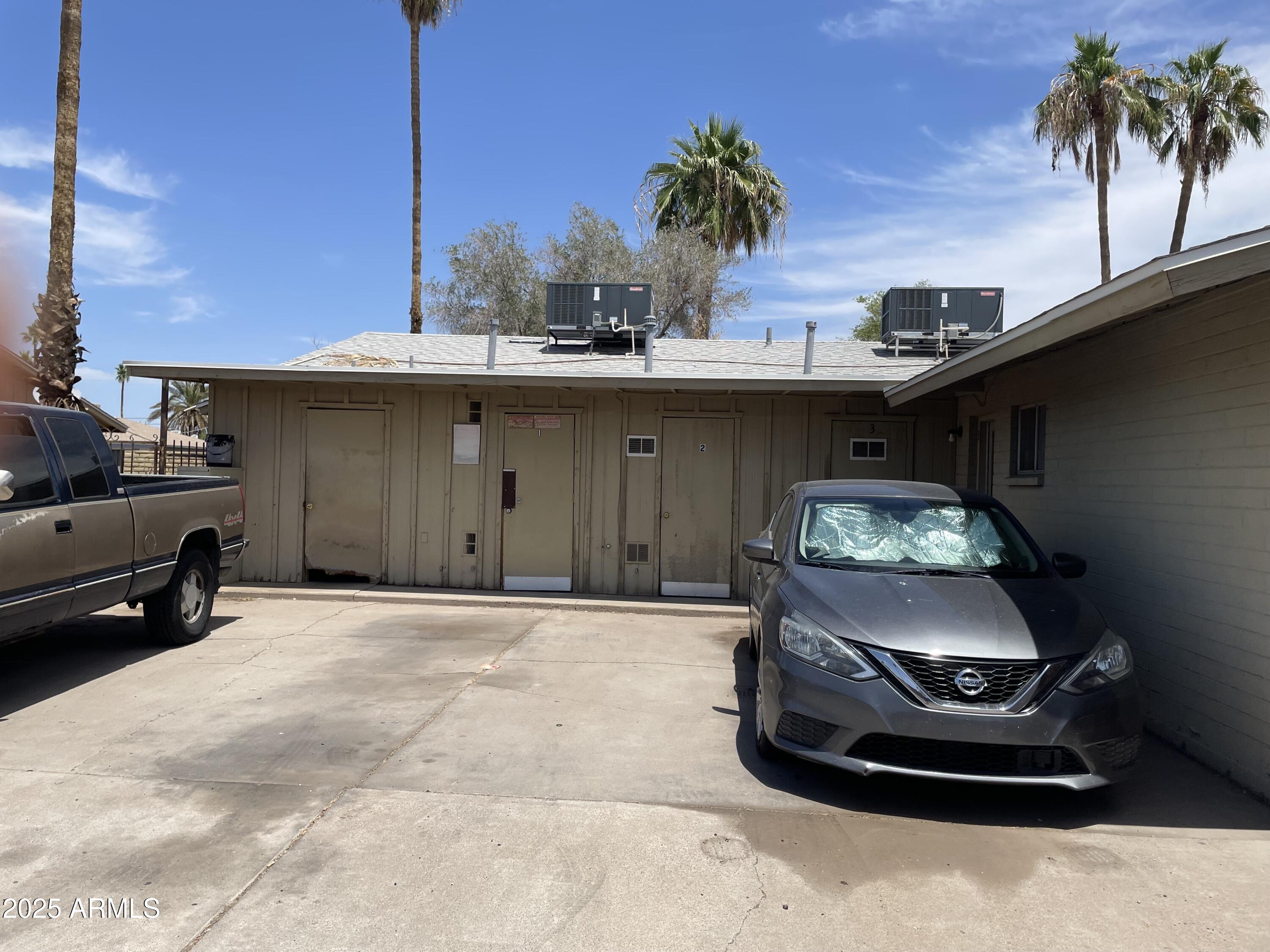 1513 W 7TH Place