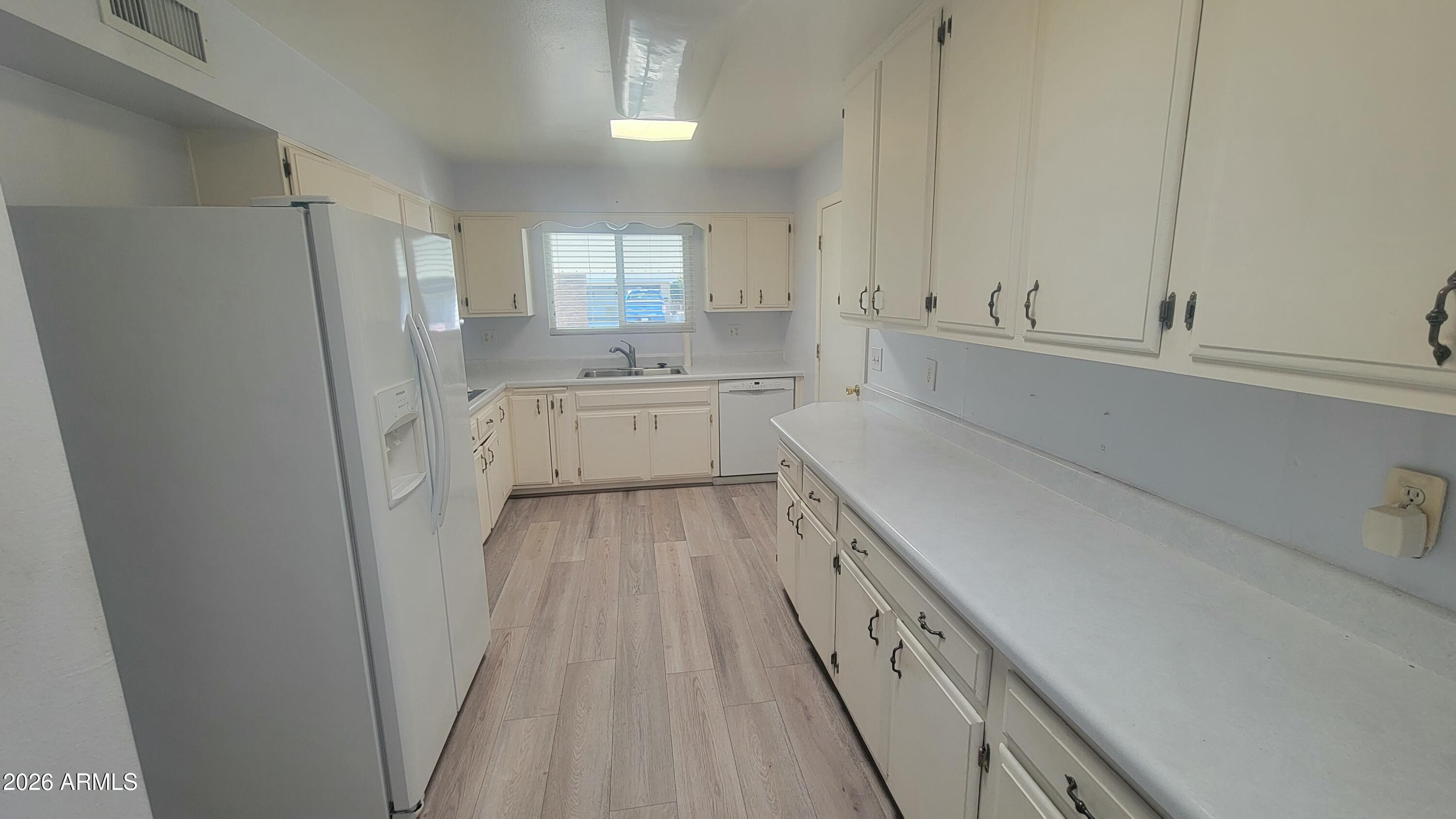 10438 W CINNEBAR Avenue