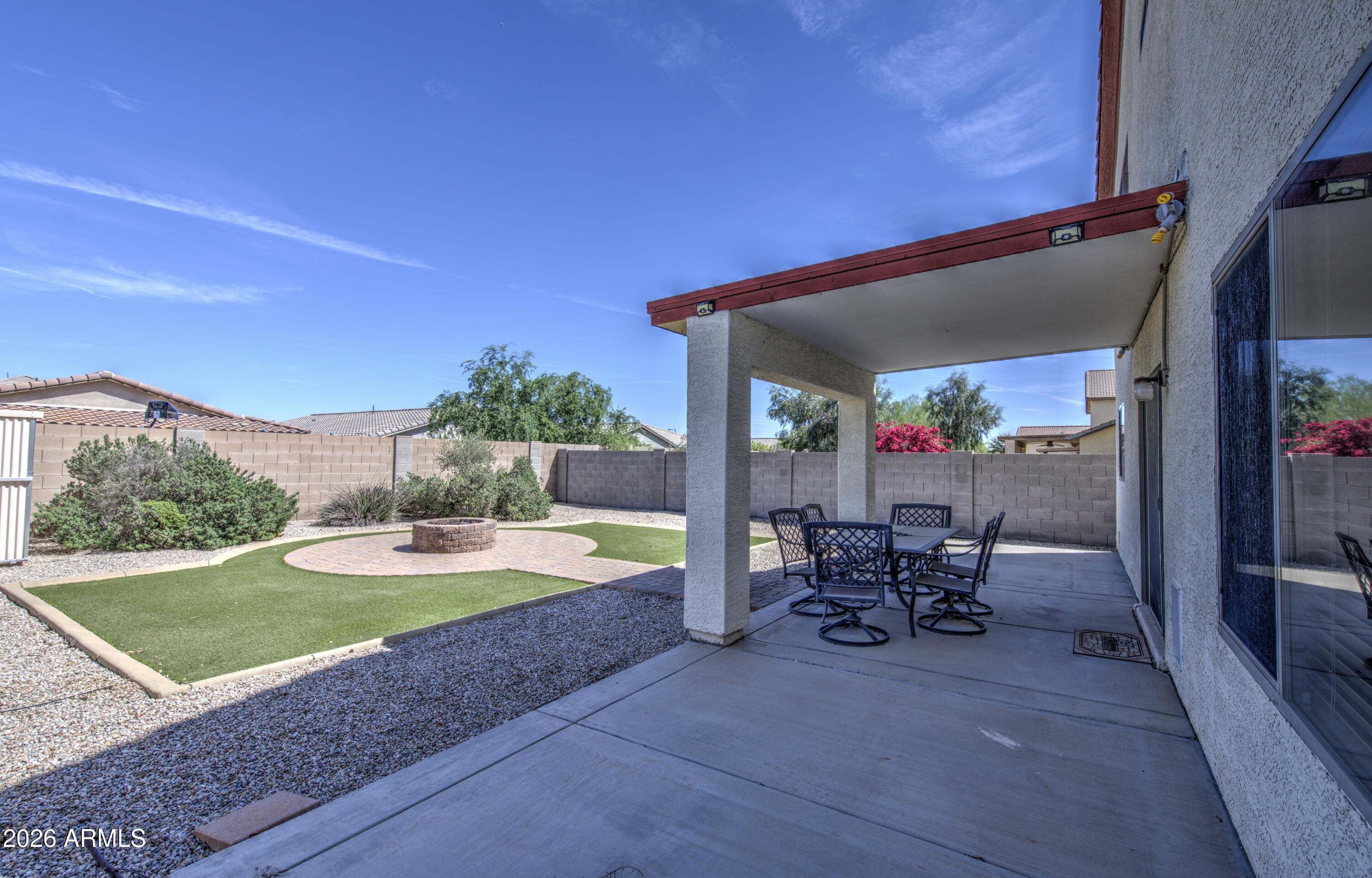 2000 W VINEYARD PLAINS Drive