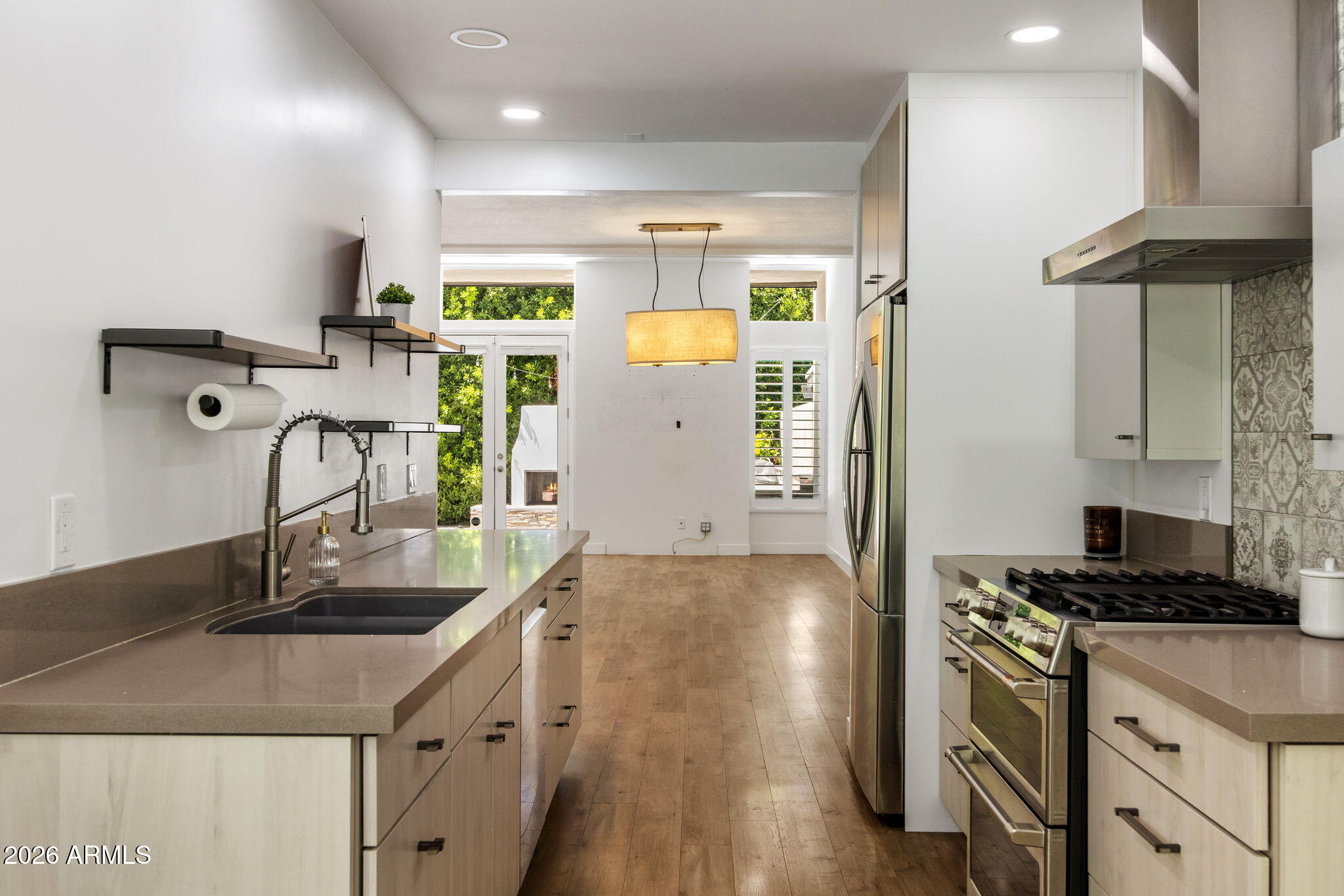 216 W WINGED FOOT Road