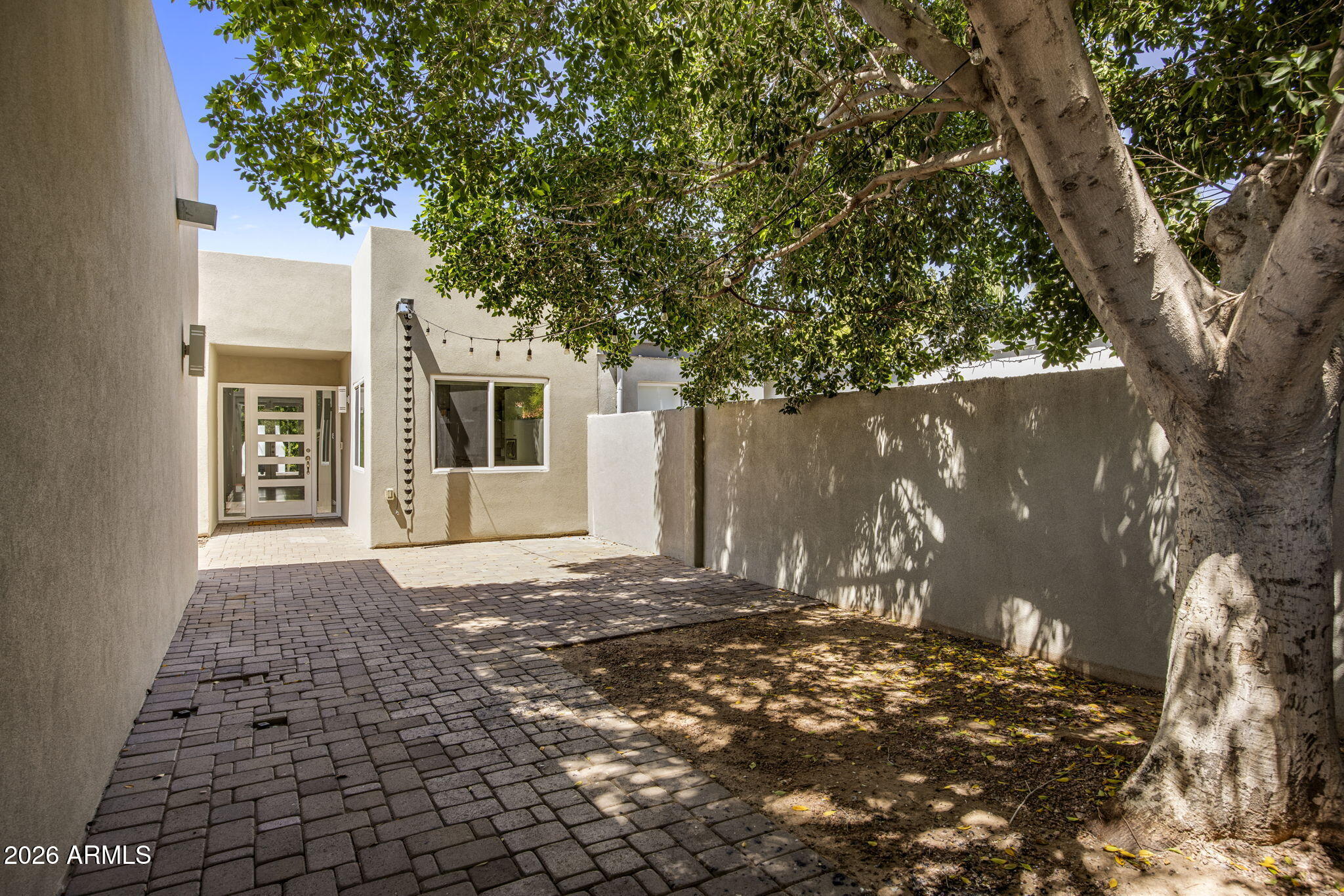 216 W WINGED FOOT Road