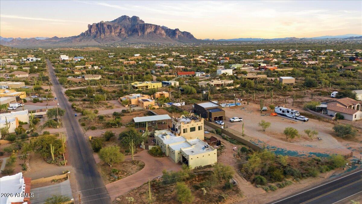 825 E MOON VISTA Street